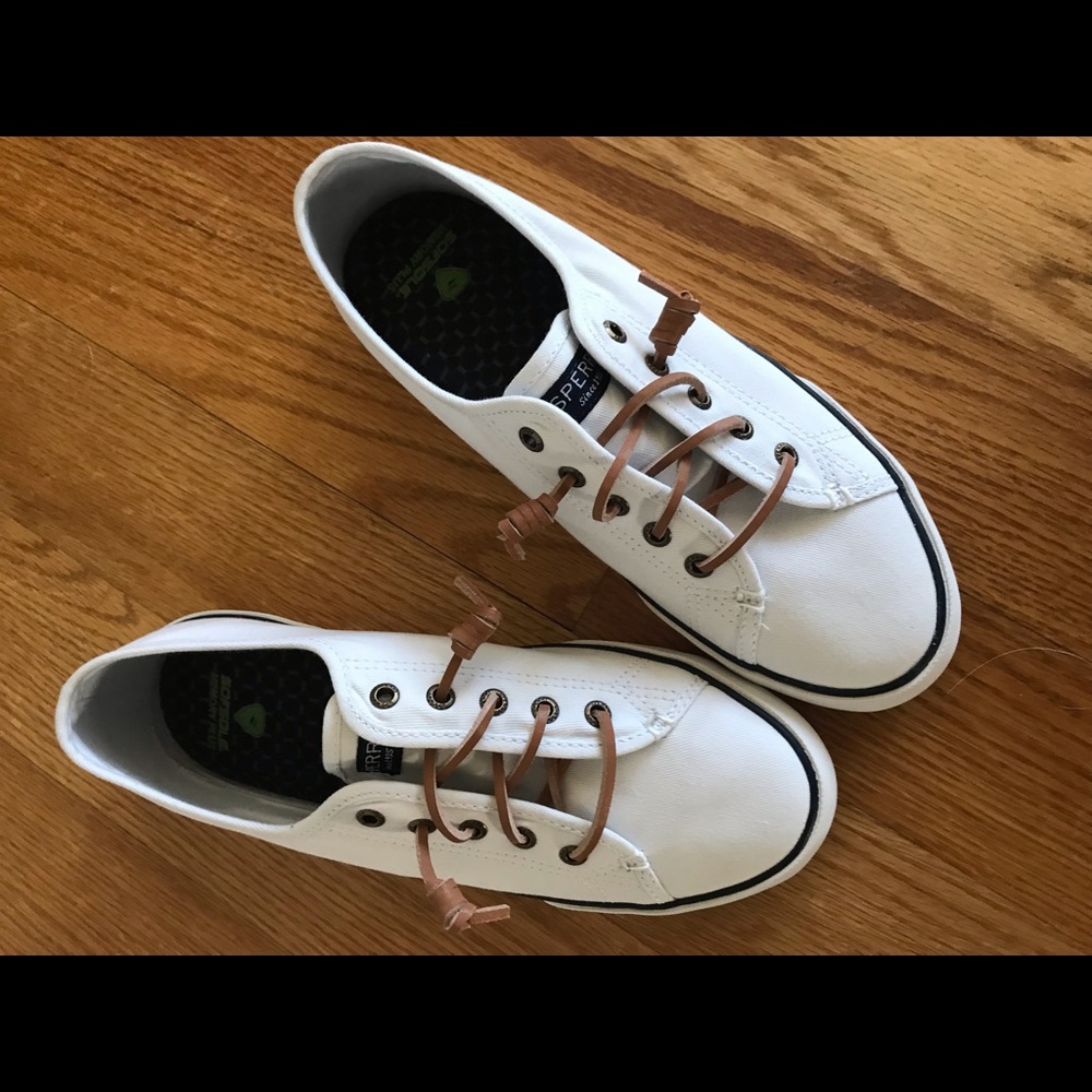 Sperry tennis shoes women’s size 8